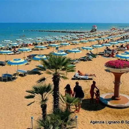 Lignano Riviera Spacious Lägenhet *
